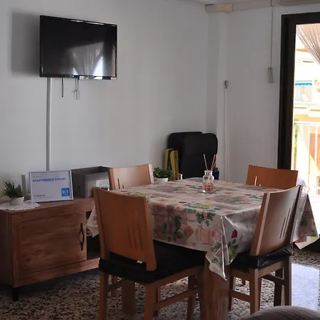 3 Paupi Apartment *